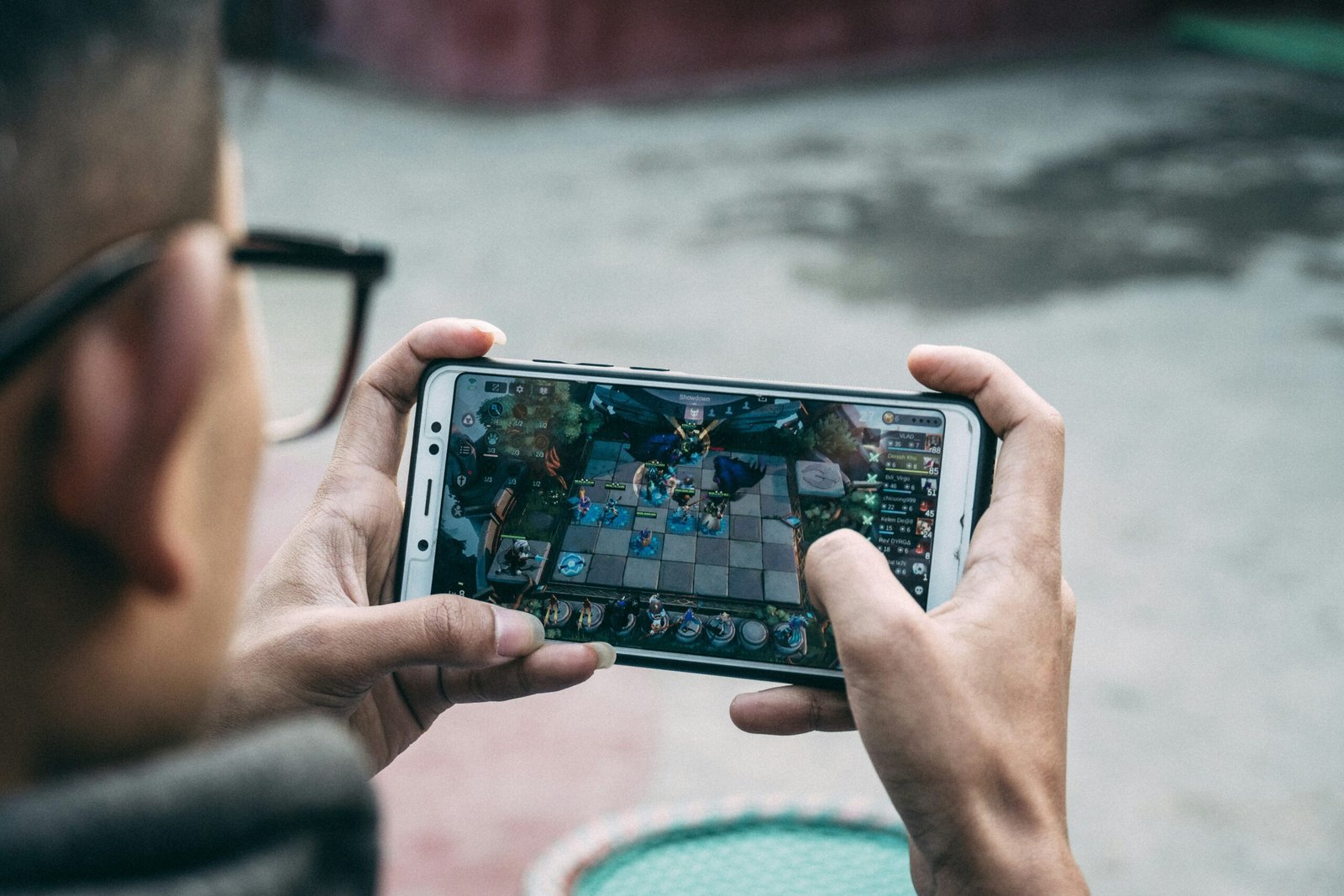 Read more about the article Android vs. iOS: Which is Better for Mobile Gaming?